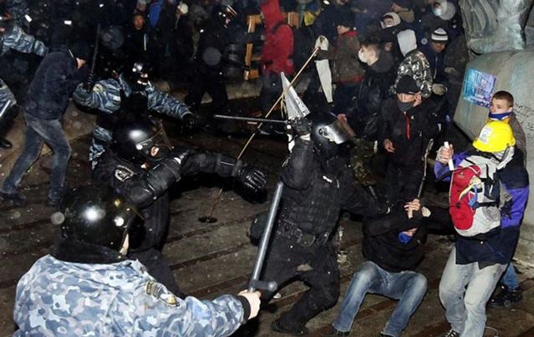 П'яті роковини жорстокого розгону студентів під час Революції Гідності: пікет під МВС П'яті роковини жорстокого розгону студентів під час Революції Гідності: пікет під МВС
