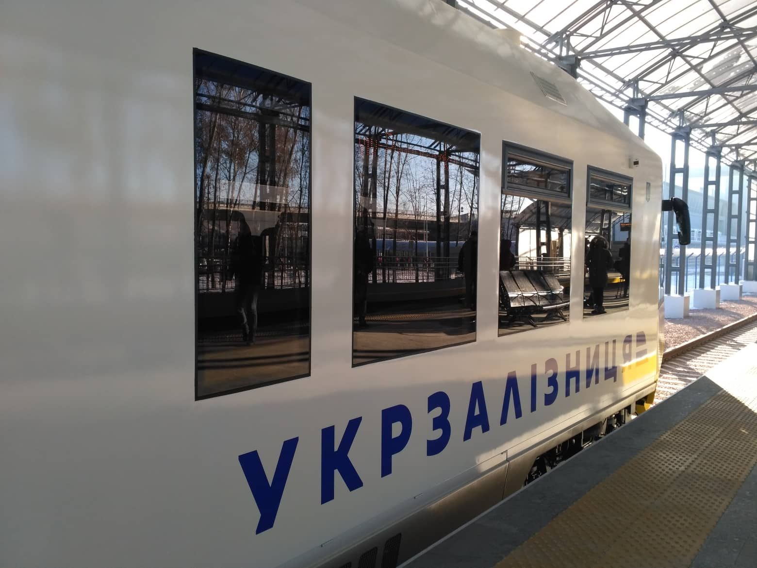 "Укрзализныца" запустила первый рельсовый автобус из Киева в аэропорт "Борисполь": яркие фото "Укрзализныца" запустила первый рельсовый автобус из Киева в аэропорт "Борисполь": яркие фото