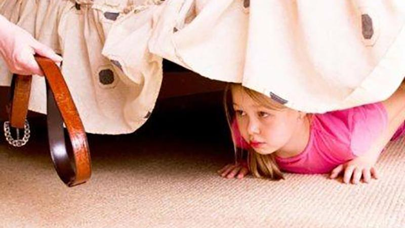 Правительство Франции хочет запретить физические наказания детей в семье