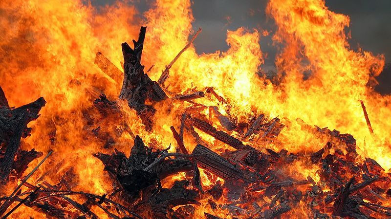 В анексованій Керчи масштабный пожар: фото и видео