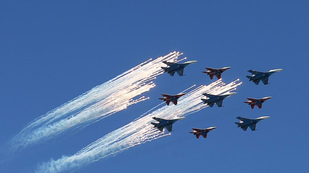 Росія стягнула винищувачі та військову техніку неподалік Севастополя: фото Росія стягнула винищувачі та військову техніку неподалік Севастополя: фото