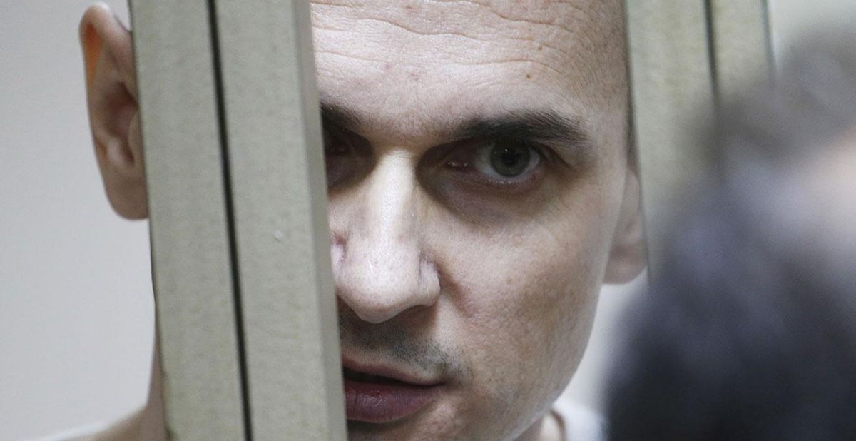 Адвокат Сенцова рассказал, что режиссер следит за новостями в Украине Адвокат Сенцова рассказал, что режиссер следит за новостями в Украине