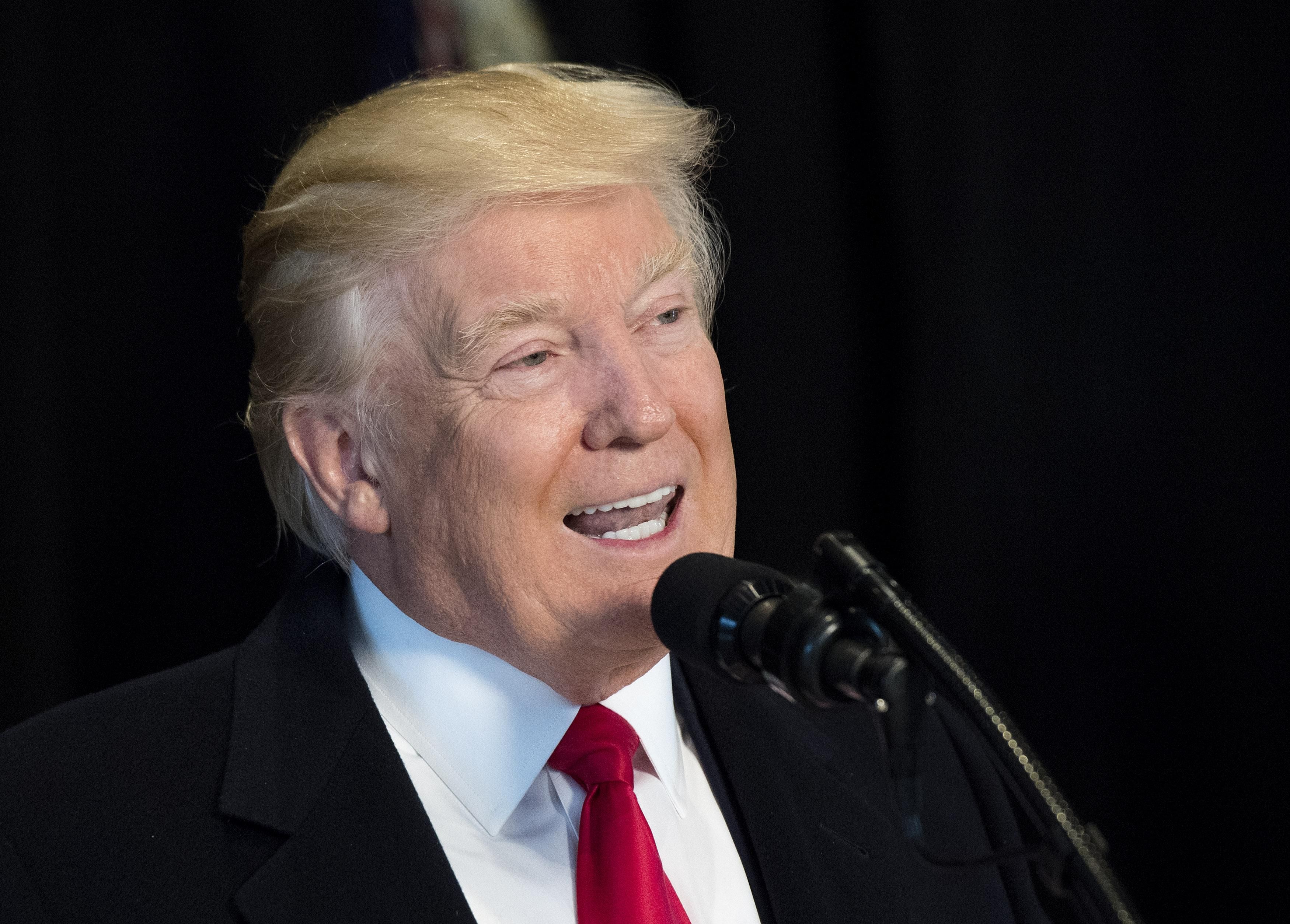 Трамп заявил, что не хочет усиливать пошлины против Китая Трамп заявил, что не хочет усиливать пошлины против Китая