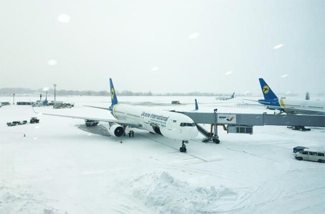Снігопад в Україні: через негоду в аеропортах Києва затримують рейси