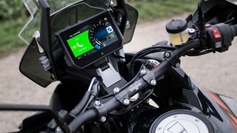 Як безпечно користуватись смартфоном під час їзди на мотоциклі: інноваційна технологія