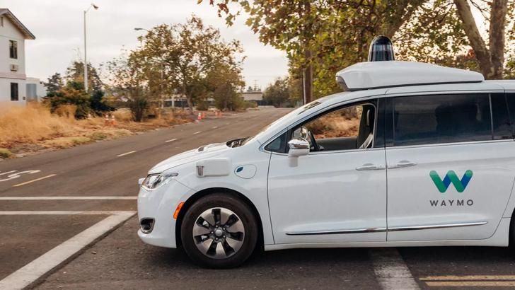 Компанія Waymo першою у світі запускає сервіс безпілотних таксі: яскраві фото та відео Компанія Waymo першою у світі запускає сервіс безпілотних таксі: яскраві фото та відео