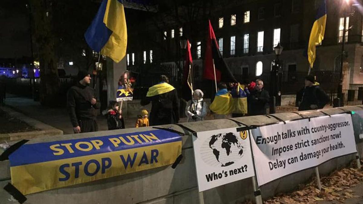 В Лондоне украинцы выходят на митинг против агрессии России В Лондоне украинцы выходят на митинг против агрессии России