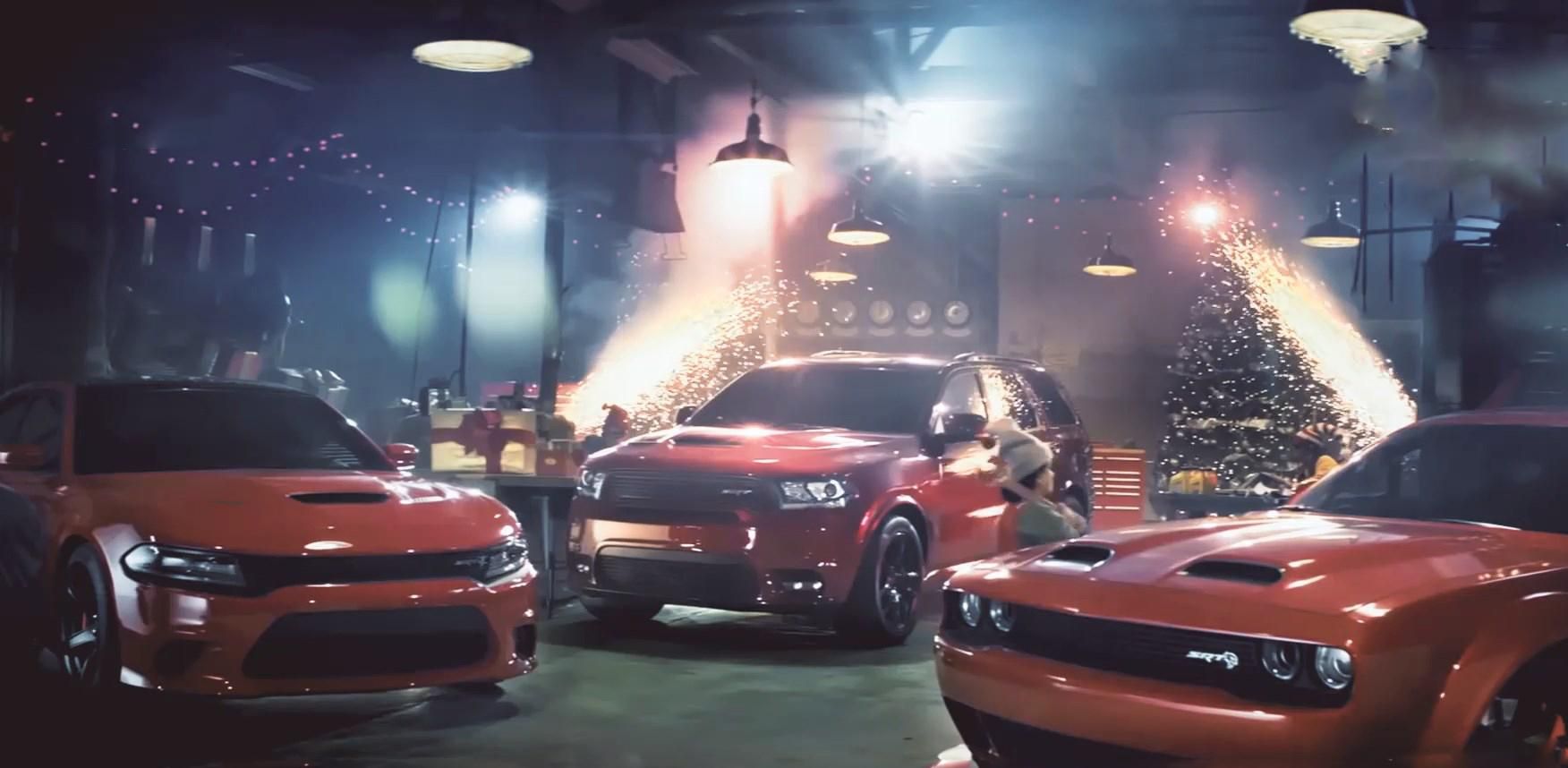 Компания Dodge создала мощный транспорт для Деда Мороза Компания Dodge создала мощный транспорт для Деда Мороза