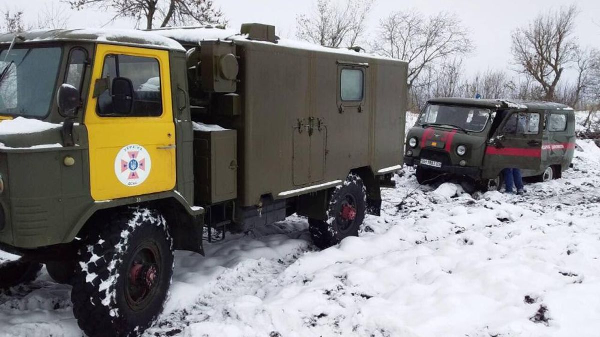Негода на Одещині: зі снігових заметів витягли понад 20 автомобілів Негода на Одещині: зі снігових заметів витягли понад 20 автомобілів
