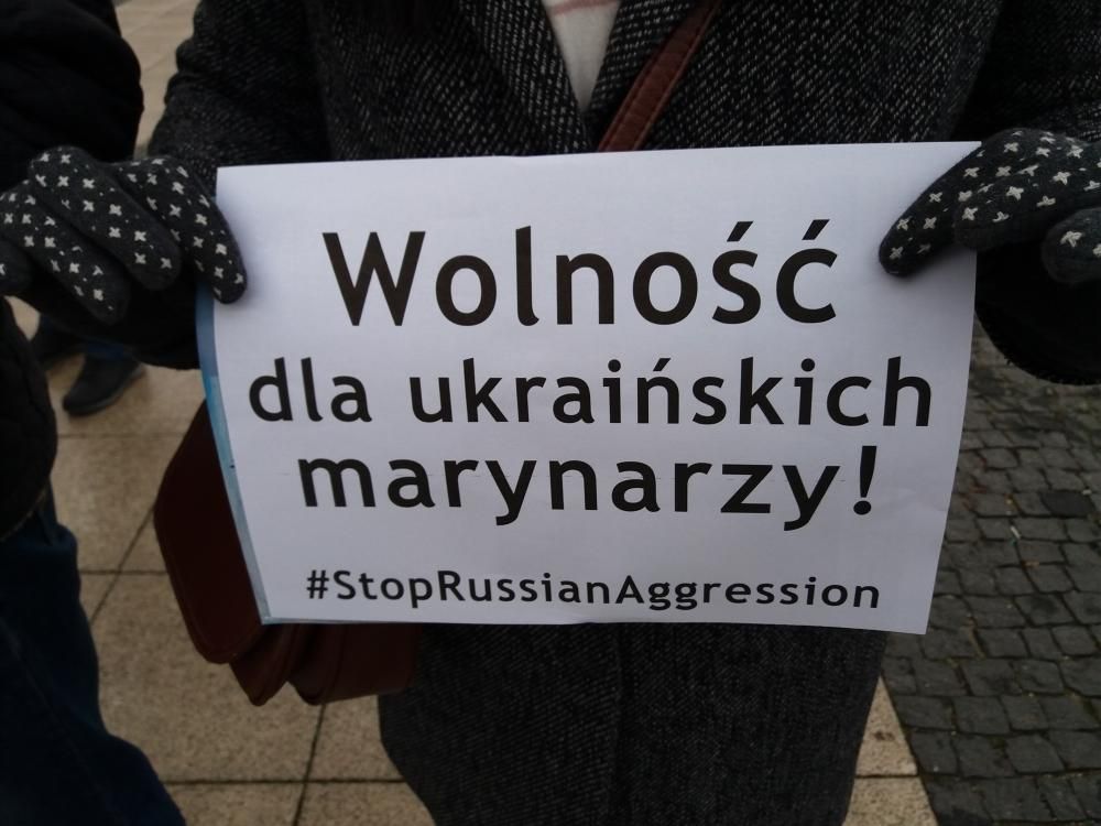 "Зупиніть агресію Росії": з'явились фото протестів у Польщі через дії Кремля в Азовському морі