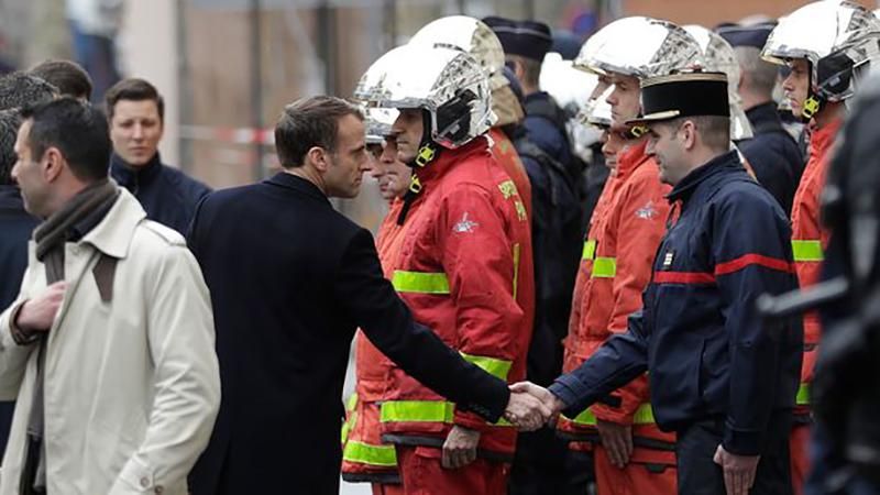 Протесты во Франции: Макрон требует встречи с лидерами акции "желтые жилеты"