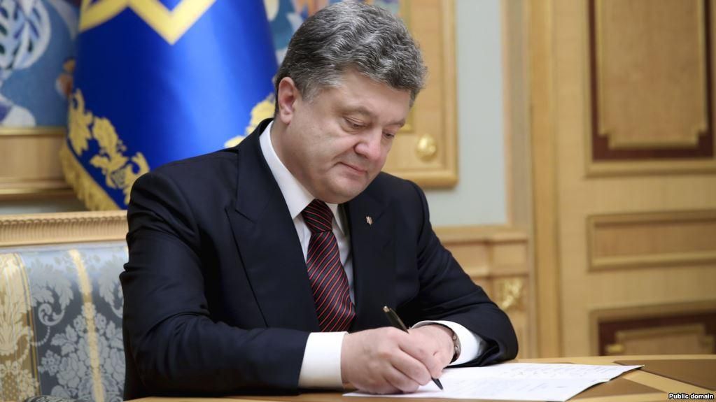 Порошенко зареєстрував законопроект щодо проведення місцевих виборів під час воєнного стану Порошенко зареєстрував законопроект щодо проведення місцевих виборів під час воєнного стану