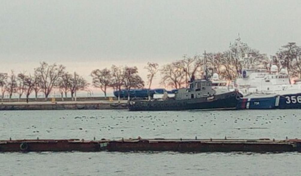 Захоплені Росією українські кораблі зникли з порту Керчі: фотодоказ