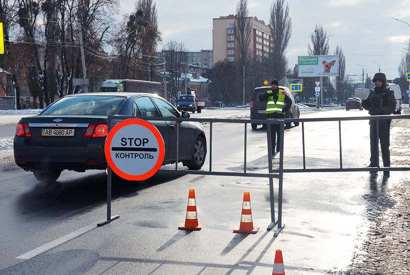 Воєнний стан в Україні: на в'їздах до Вінниці встановили блокпости