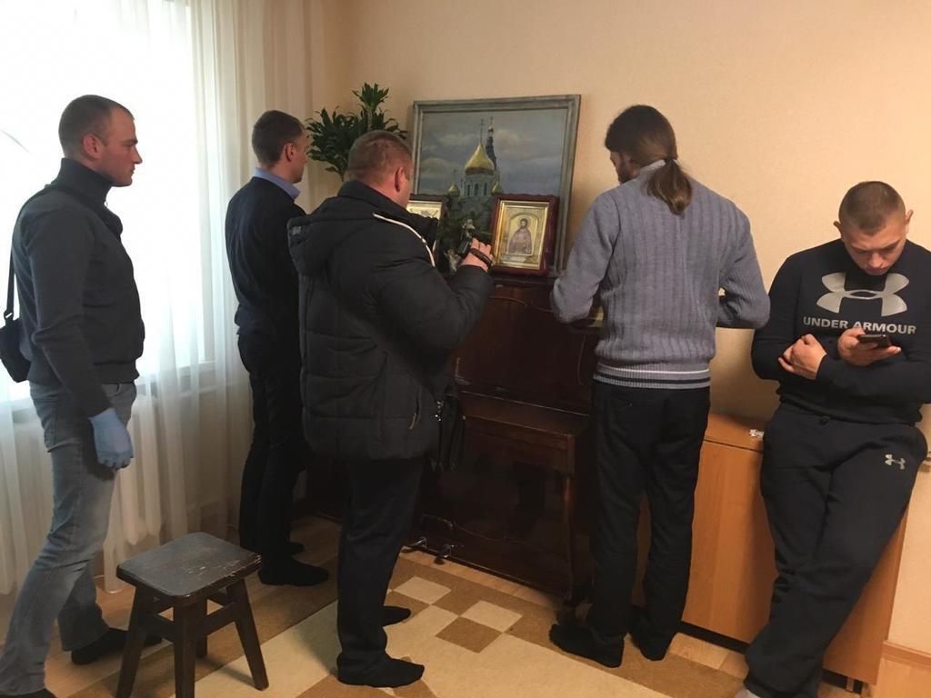 Обыски в храмах Московского патриархата: как отреагировали прихожане Обыски в храмах Московского патриархата: как отреагировали прихожане