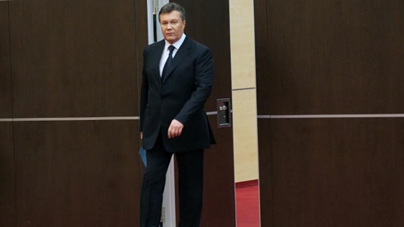 Красногвардеец Янукович: странные плакаты с президентом-беглецом заполонили Мариуполь Красногвардеец Янукович: странные плакаты с президентом-беглецом заполонили Мариуполь