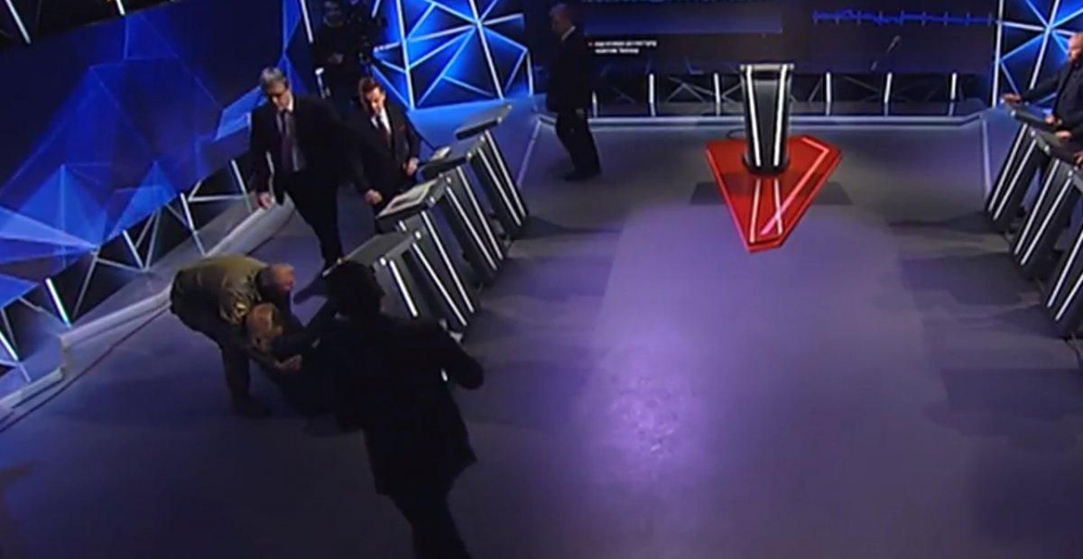 Денисова потеряла сознание в прямом эфире: видео Денисова потеряла сознание в прямом эфире: видео