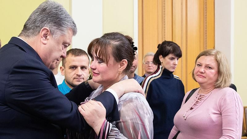 Порошенко встретился с семьями задержанных оккупантами украинских моряков