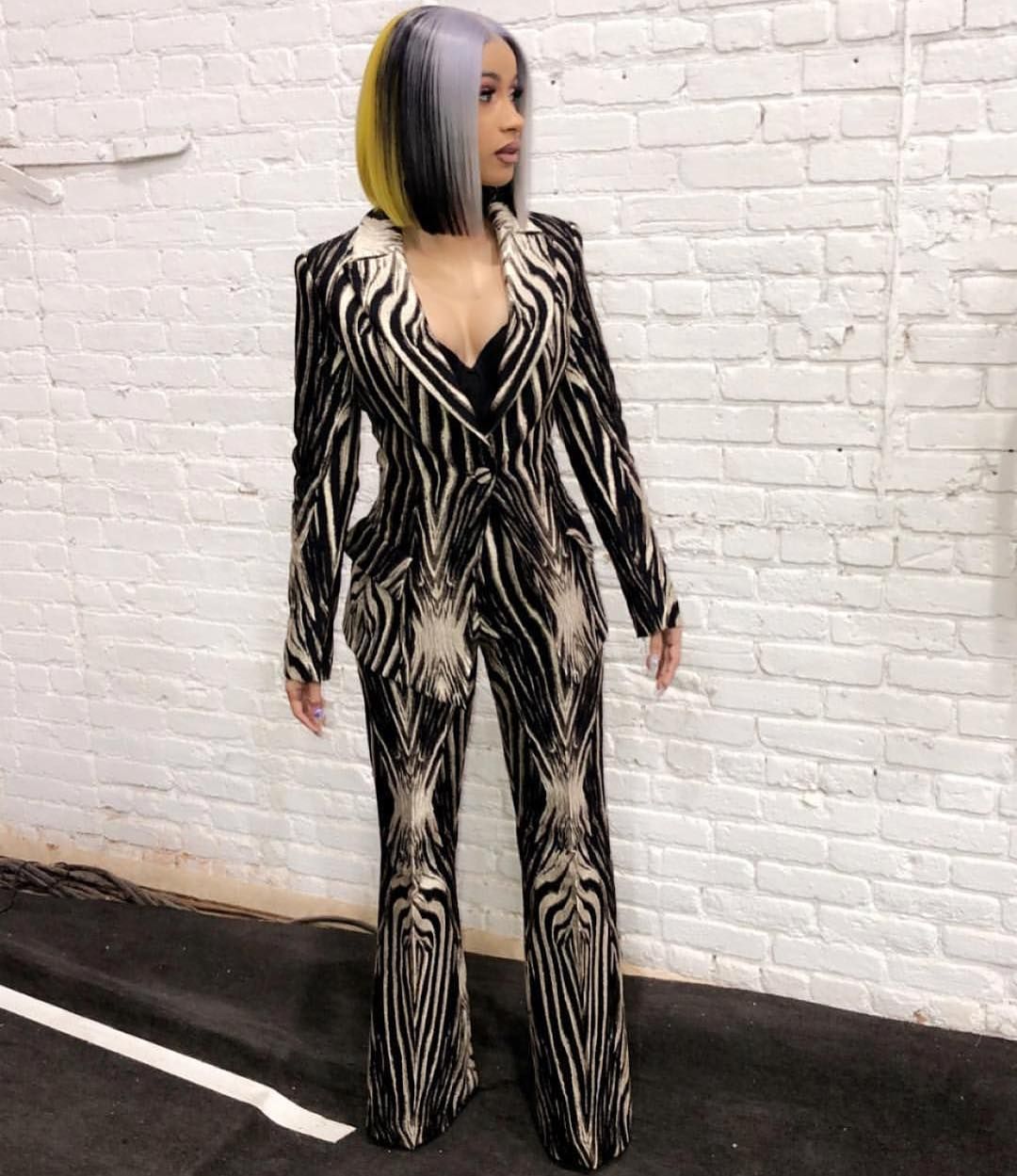 Cardi B проігнорувала судове засідання через яскраву фотосесію в Маямі: фото