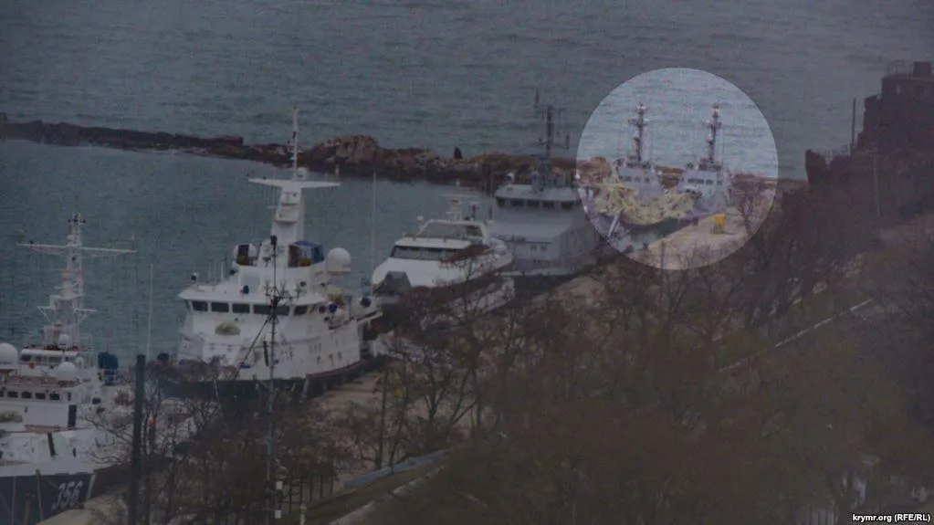 Захоплені Росією українські кораблі знайшли у Керчі