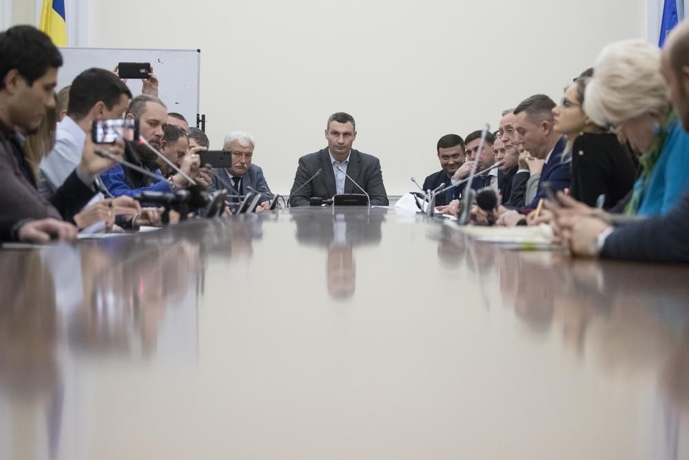 Кличко вимагає припинити скандальне будівництво на Осокорках до погодження з громадою Кличко вимагає припинити скандальне будівництво на Осокорках до погодження з громадою