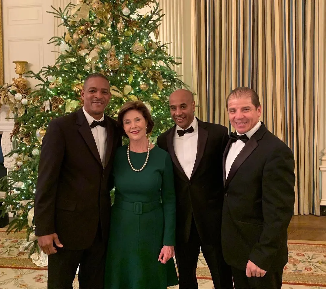 Лора Буш Лора Буш