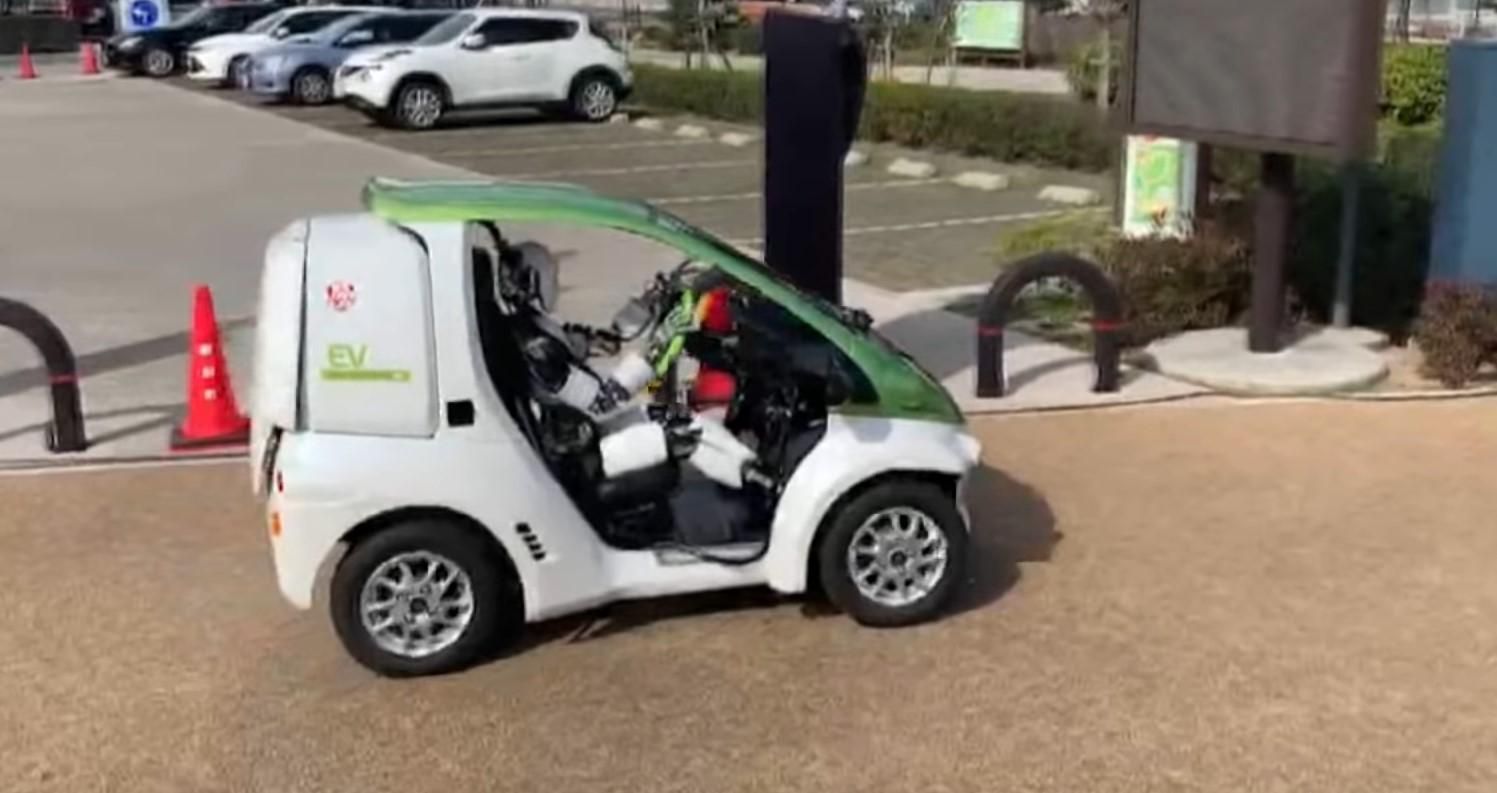 Робота навчили керувати авто Робота навчили керувати авто