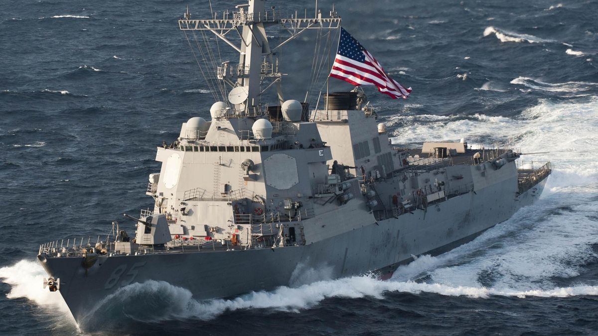 Путину бросили вызов: ракетный эсминец США проплыл вблизи Владивостока Путину бросили вызов: ракетный эсминец США проплыл вблизи Владивостока