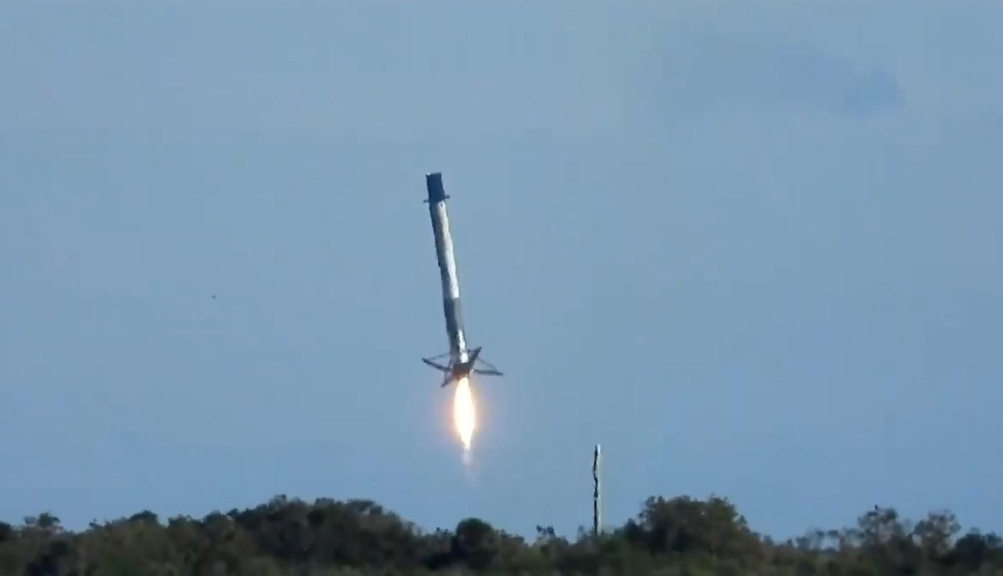 Перша ступінь Falcon 9 вперше промахнулася під час посадки Перша ступінь Falcon 9 вперше промахнулася під час посадки