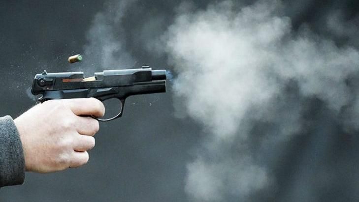 У харківському супермаркеті застрелили чоловіка, який напав на поліцейського з ножем У харківському супермаркеті застрелили чоловіка, який напав на поліцейського з ножем