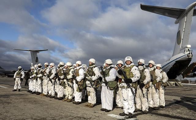 Украинские десантники переместятся на самые опасные участки границы с Россией, – Порошенко