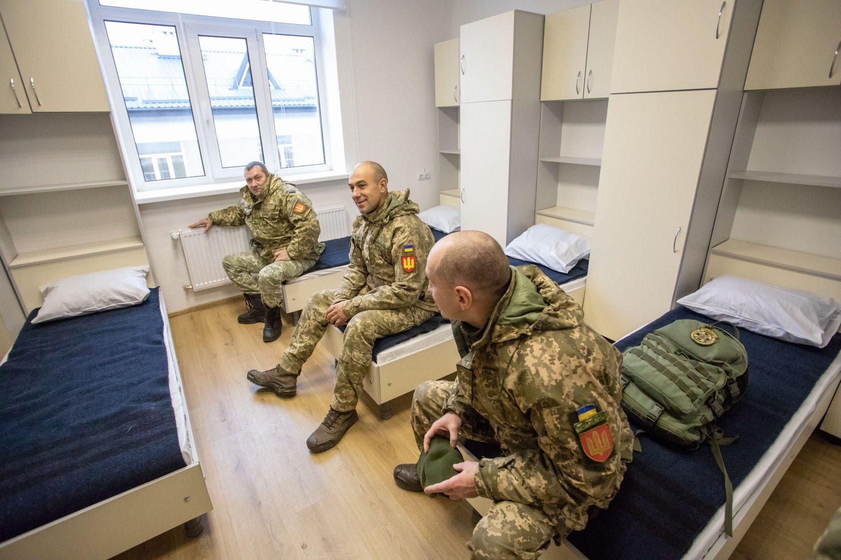 У День ЗСУ 125 військових і кіт заселились у новий гуртожиток: фото з новосілля