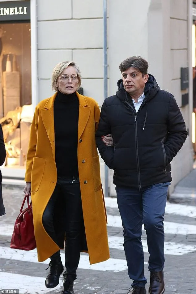 Шерон Стоун і її новий бойфренд Енцо Курсіо Шерон Стоун і її новий бойфренд Енцо Курсіо