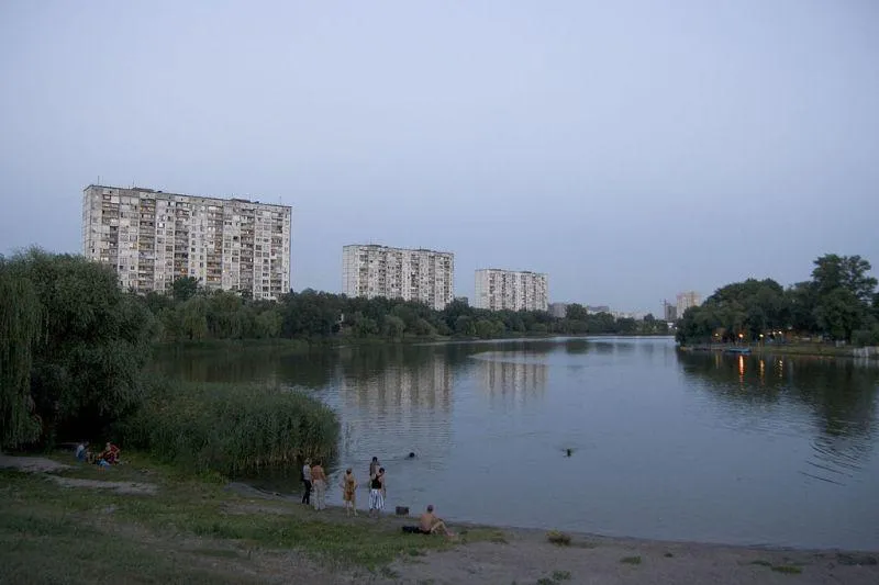 Озеро Алмазне, Київ