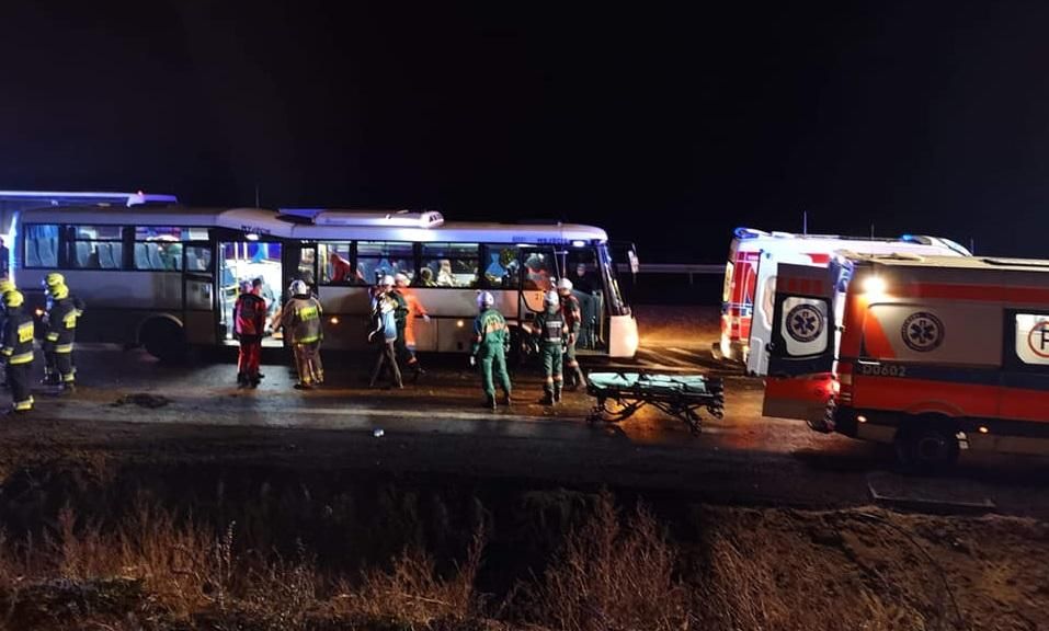 Жахлива ДТП у Польщі: одна людина загинула, ще 19 поранено Жахлива ДТП у Польщі: одна людина загинула, ще 19 поранено