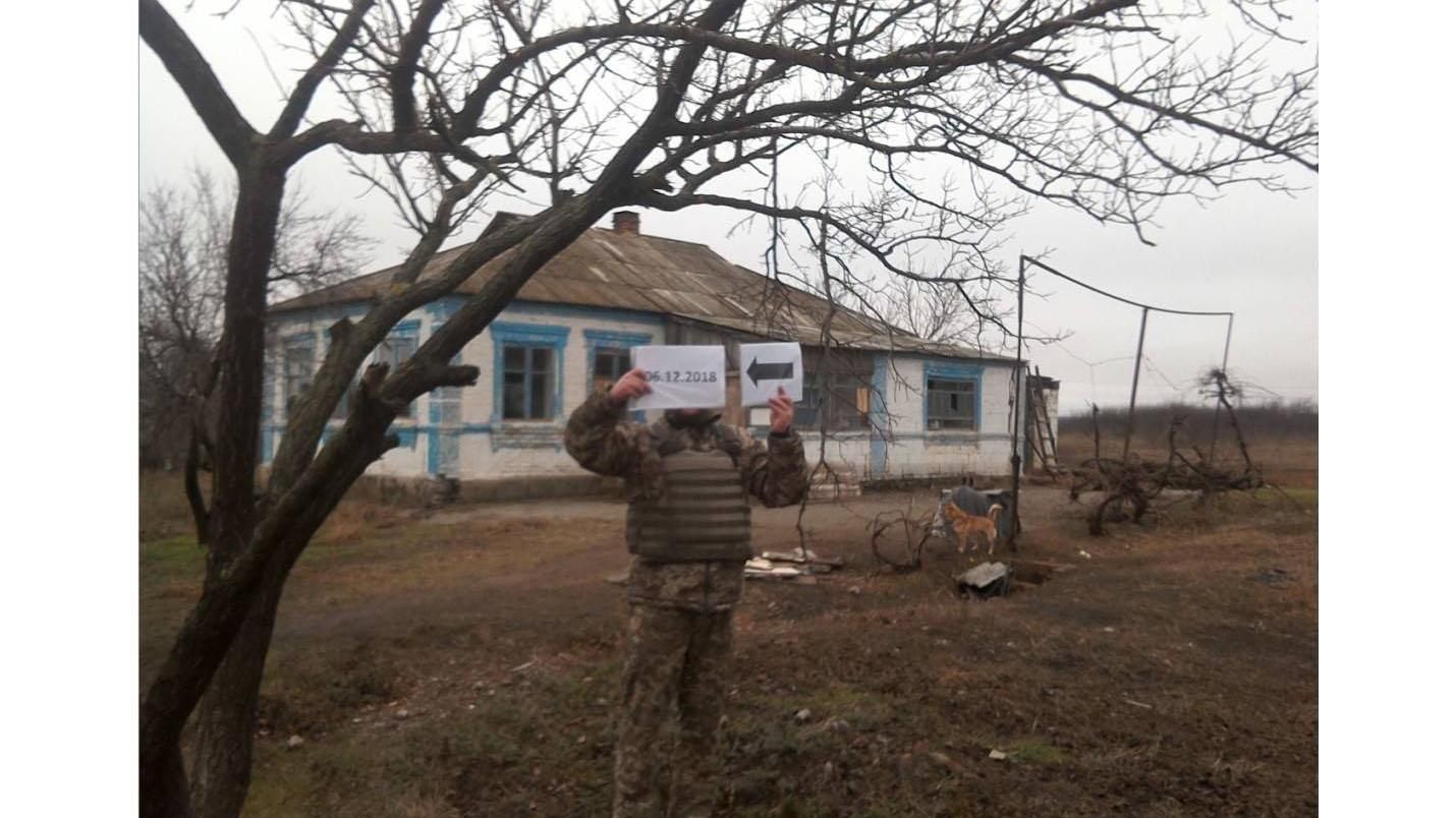 Пророссийские наемники из гранатометов обстреляли жилые дома Чермалыка: фото Пророссийские наемники из гранатометов обстреляли жилые дома Чермалыка: фото