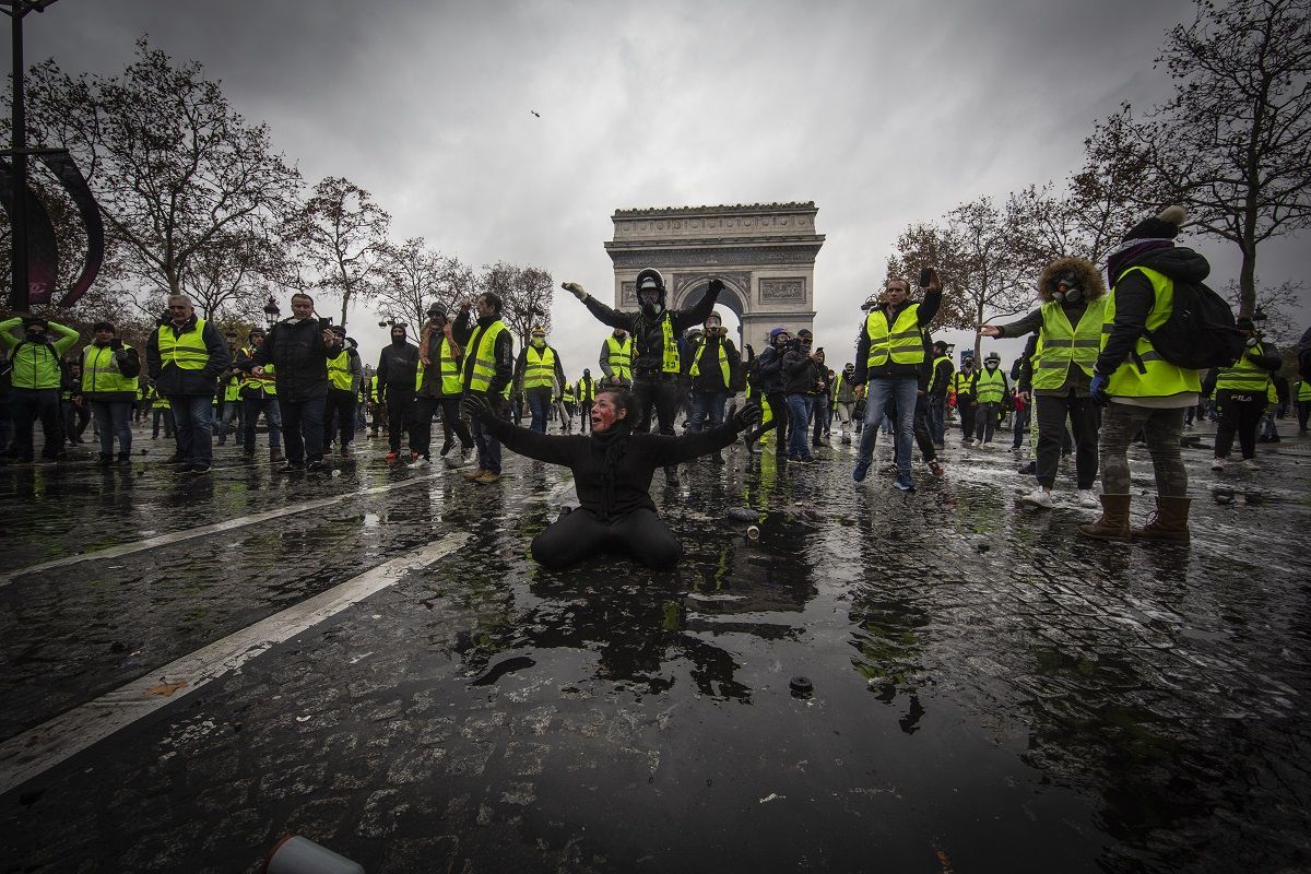 Протесты "желтых жилетов" во Франции: в Париже провели массовые аресты