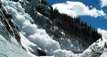 Надзвичайники попередили про сходження снігових лавин у Карпатах 