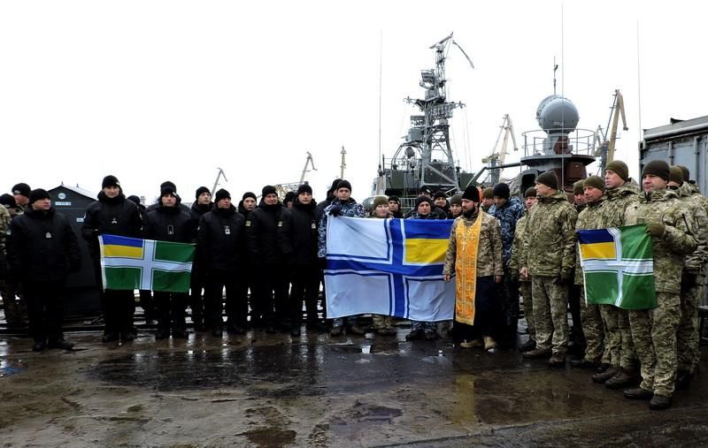 Бойцы Объединенных сил поддержали пленных украинских моряков: видео