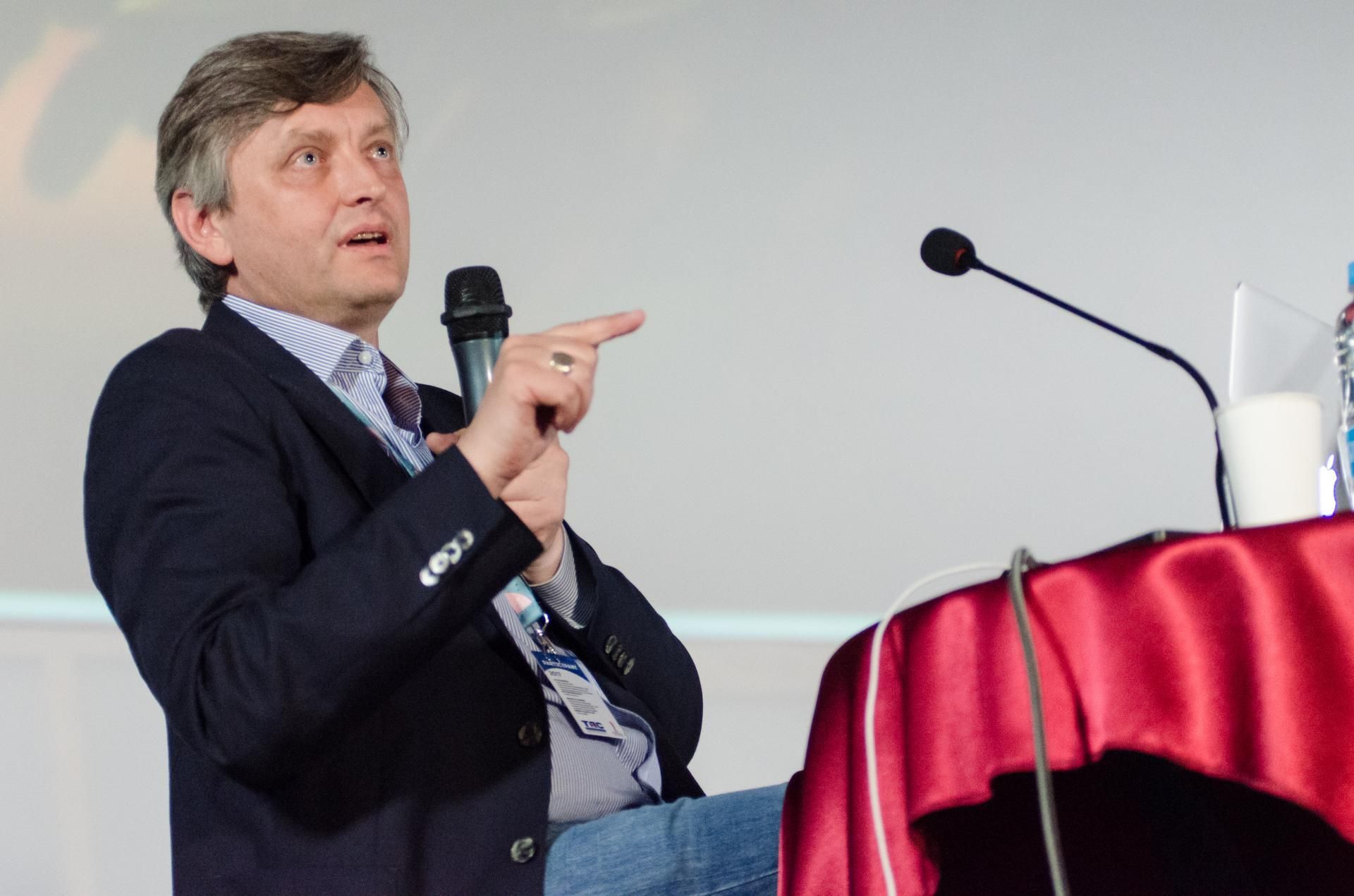 Грузинські прикордонники допитали режисера фільму "Донбас" в аеропорту: подробиці інциденту Грузинські прикордонники допитали режисера фільму "Донбас" в аеропорту: подробиці інциденту