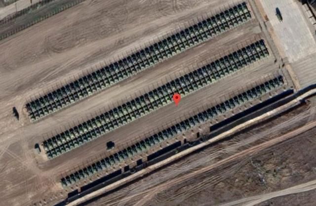 Спутниковые снимки зафиксировали сотни российских танков возле границы с Украиной: фото