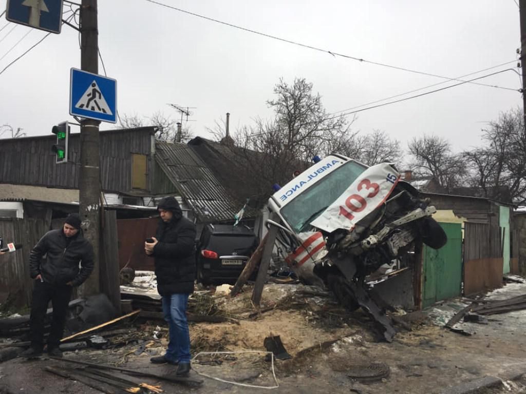 В Житомире "скорая" столкнулась с внедорожником: много пострадавших