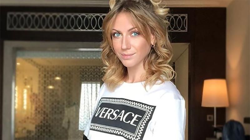 Леся Никитюк примерила эффектное мини-платье на отдыхе: фото