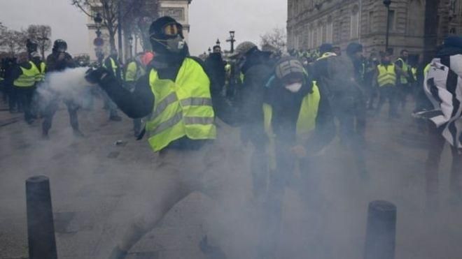 Протести "жовтих жилетів" у Франції: кількість постраждалих різко зросла