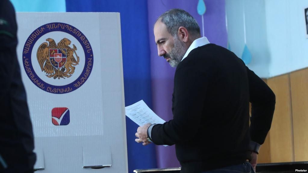 У Вірменії розпочались перші в історії дострокові вибори до парламенту У Вірменії розпочались перші в історії дострокові вибори до парламенту