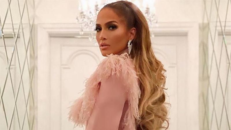 Дженніфер Лопес показала, як прикрасила новорічну ялинку