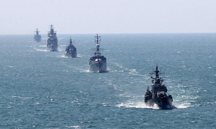 Корабли НАТО должны войти в Черное море, чтобы сдержать Россию, – Порошенко