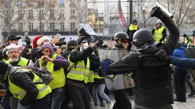 Росія могла втручатись у протести "жовтих жилетів" у Франції: Париж почав розслідування