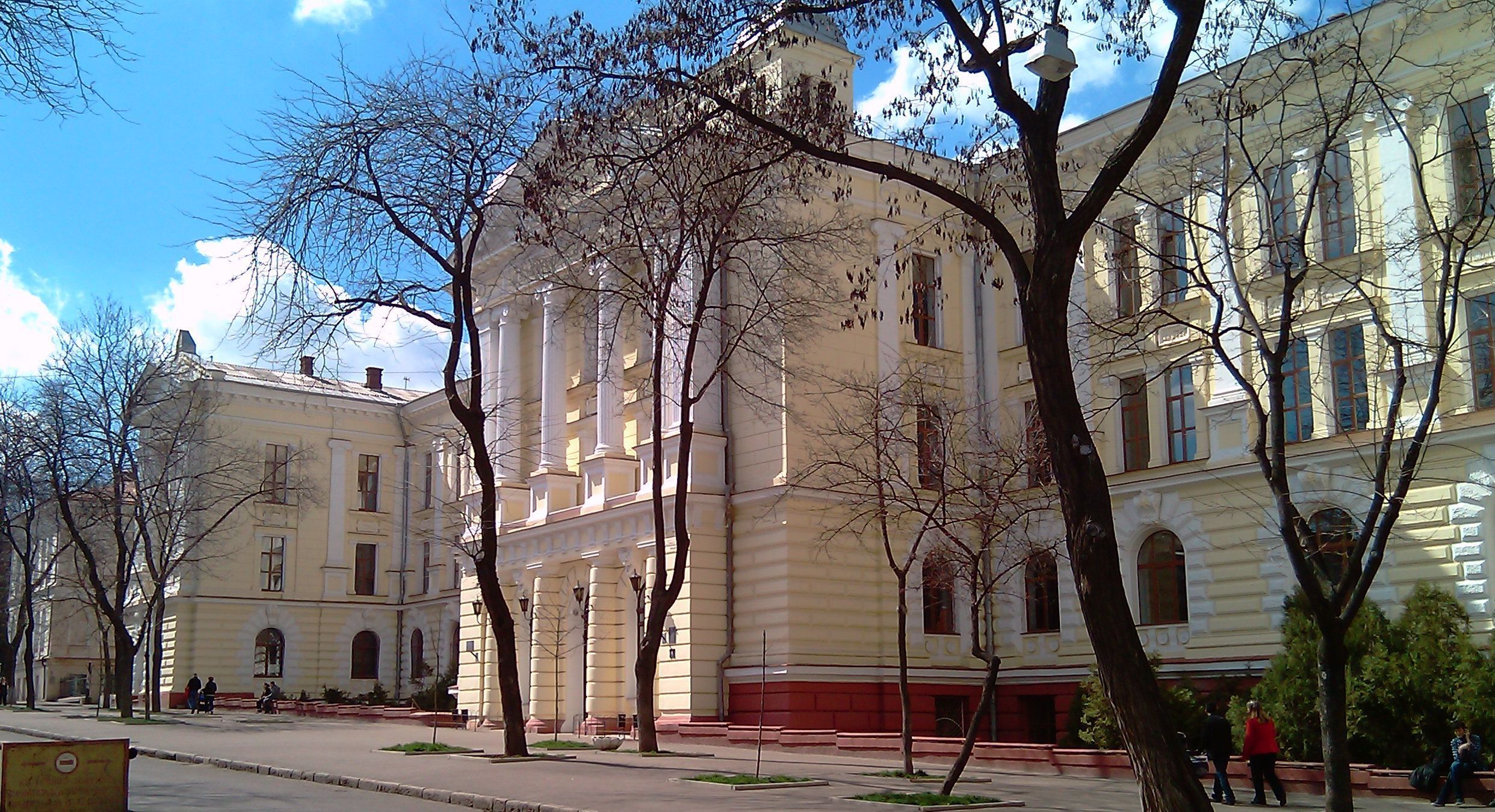 Звільняють працівників, знищують документи: в МОЗ заявили про захоплення медуніверситету в Одесі