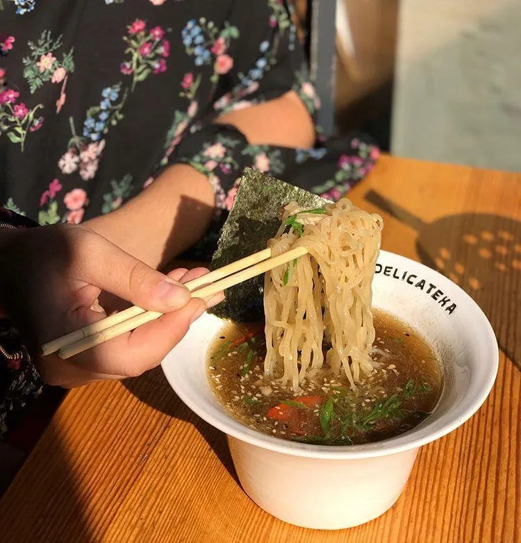 DELICATEKA – тут пригощають смачними бургерами з картоплі DELICATEKA – тут пригощають смачними бургерами з картоплі